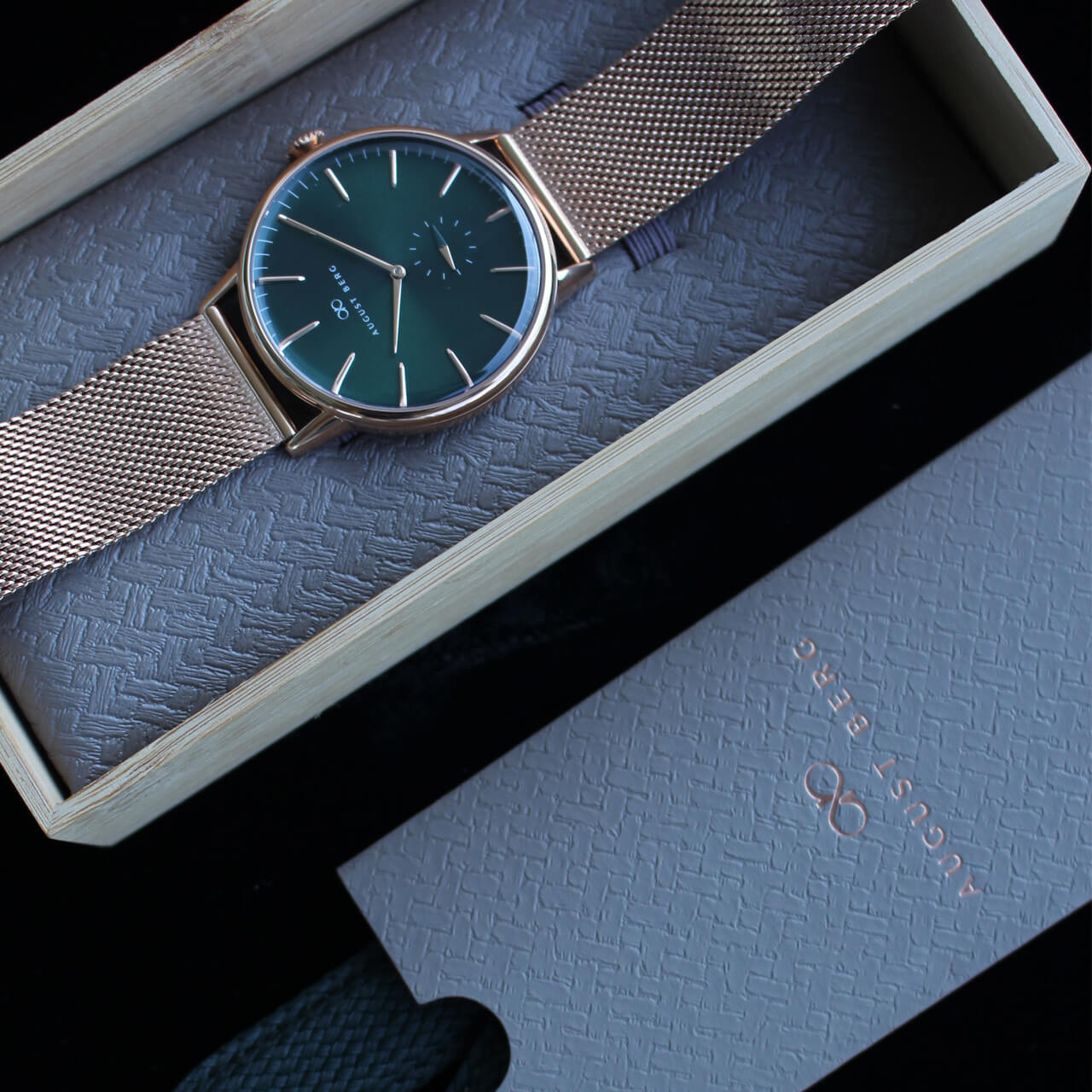 Greenhill Rose Gold Gift Set 40mm | Rose Gold Mesh Strap & Green Perlon Strap - August Berg