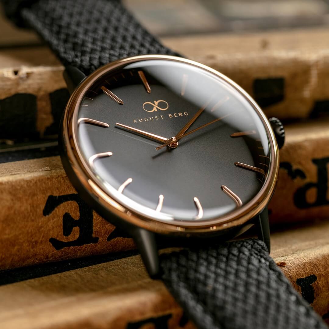 August Berg オーガストバーグSerenity Noir Black Noir Black Dial Watch With Black Mesh Strap – August Berg